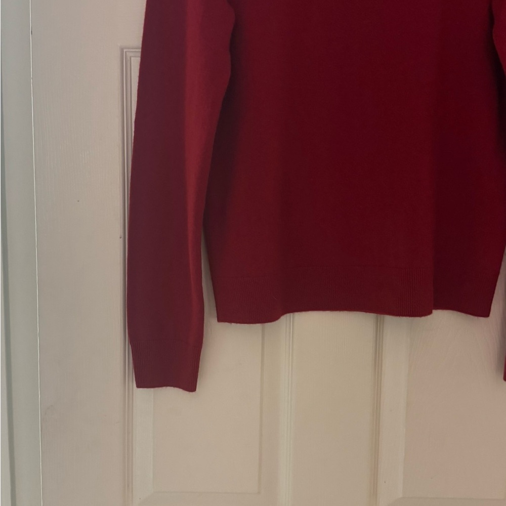 Uniqlo Women's Red Turtleneck Sweater - Picture 3 of 10